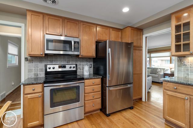 1713 Aline Drive, Grosse Pointe Woods, MI 48236