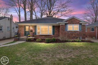 1713 Aline Drive, Grosse Pointe Woods, MI 48236