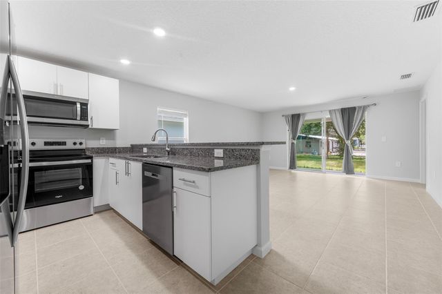424 Douglas Ct, Fort Pierce, FL 34950