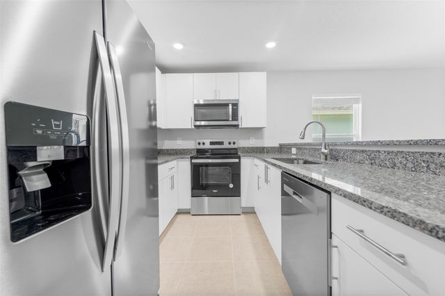 424 Douglas Ct, Fort Pierce, FL 34950