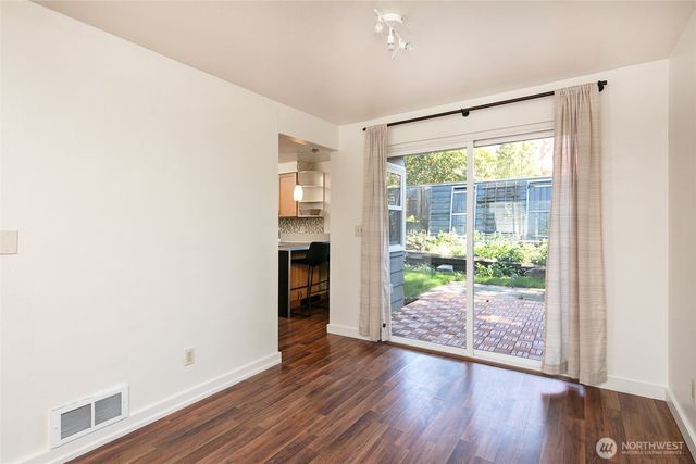 14018 Greenwood Avenue N, Seattle, WA 98133