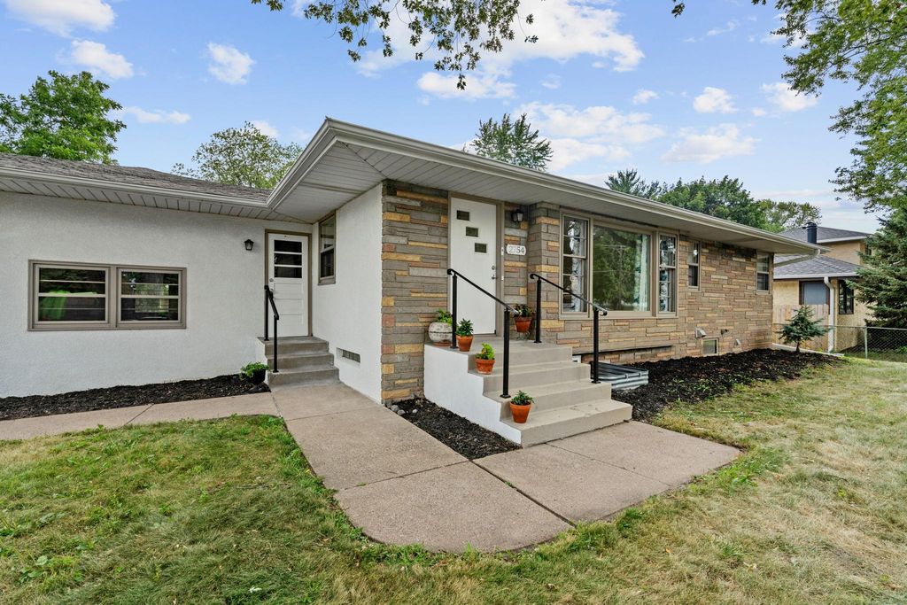 2754 Hamline Avenue N, Roseville, MN 55113 — exterior