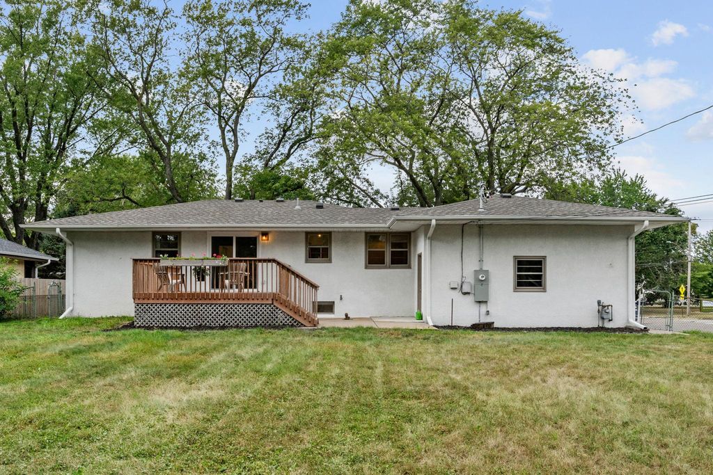 2754 Hamline Avenue N, Roseville, MN 55113 — photo 3