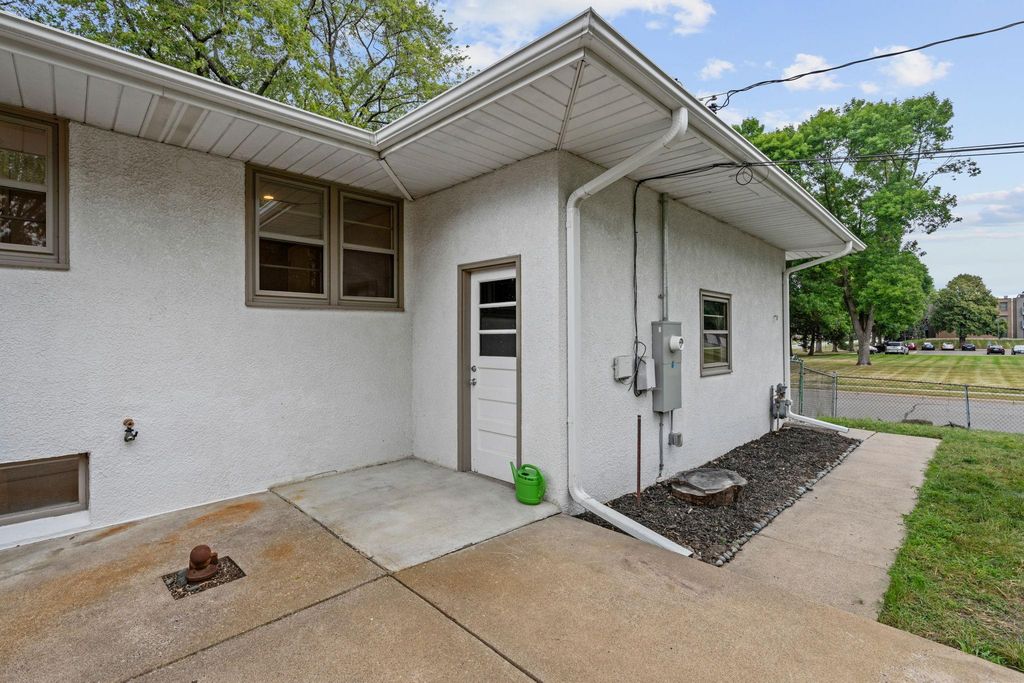 2754 Hamline Avenue N, Roseville, MN 55113 — photo 5