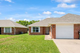 406 A W Andrew Drive, Mabank, TX 75147