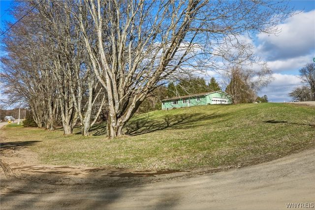 1040 West Hughes Road, Freedom, NY 14009