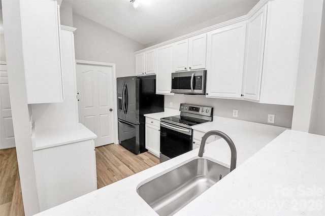 16464 Redstone Mountain Lane, Charlotte, NC 28277