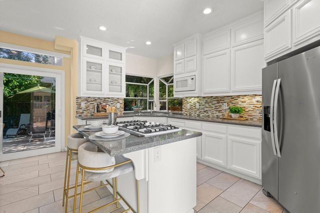674 W Sunnyoaks Avenue, Campbell, CA 95008