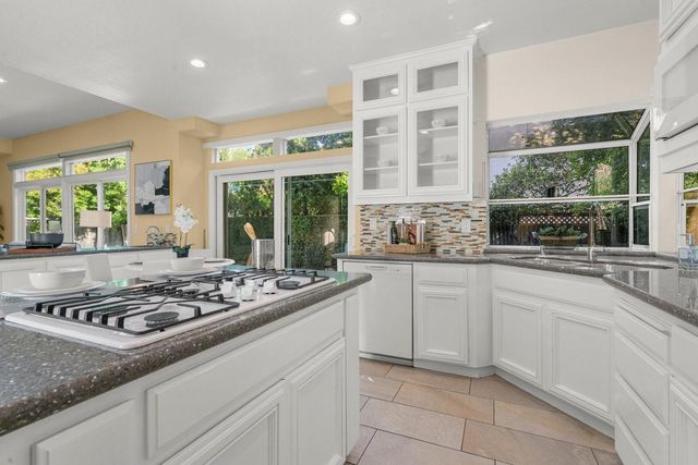674 W Sunnyoaks Avenue, Campbell, CA 95008