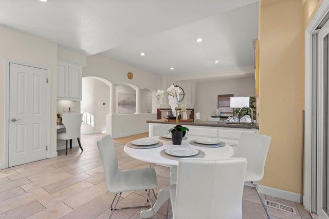 674 W Sunnyoaks Avenue, Campbell, CA 95008