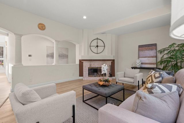 674 W Sunnyoaks Avenue, Campbell, CA 95008