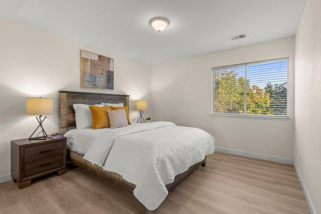 674 W Sunnyoaks Avenue, Campbell, CA 95008