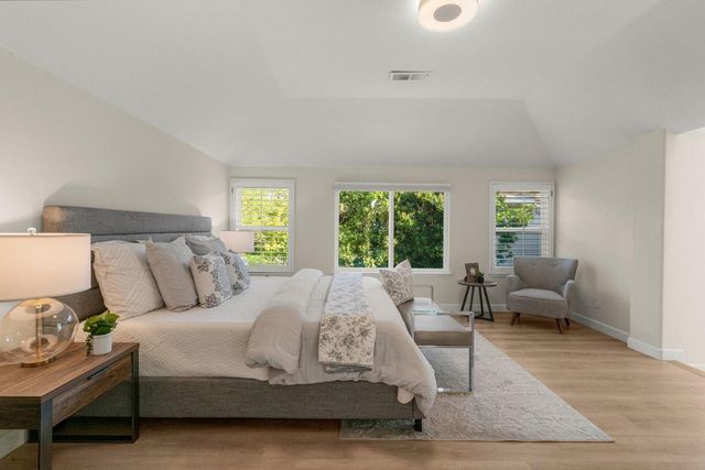674 W Sunnyoaks Avenue, Campbell, CA 95008
