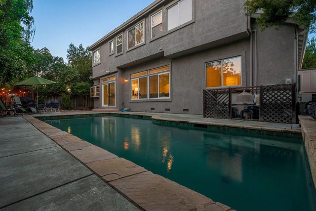 674 W Sunnyoaks Avenue, Campbell, CA 95008