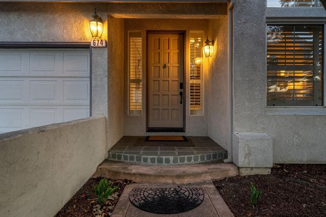 674 W Sunnyoaks Avenue, Campbell, CA 95008