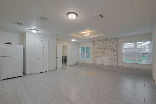 10182 Highway 146 N, Hardin, TX 77575