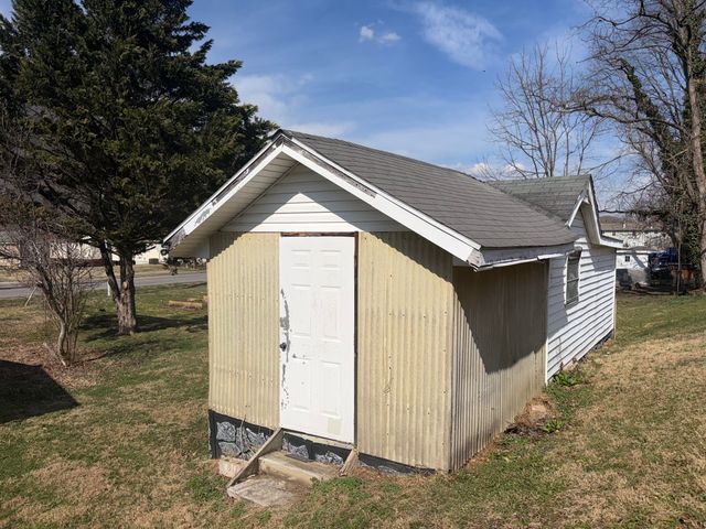 262 Lowe ST, Buchanan, VA 24066