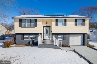 33 SYCAMORE DR, Burlington, NJ 08016