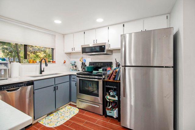 141 Selkirk Court, Kalamazoo, MI 49006