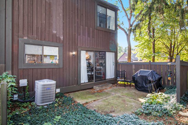 141 Selkirk Court, Kalamazoo, MI 49006