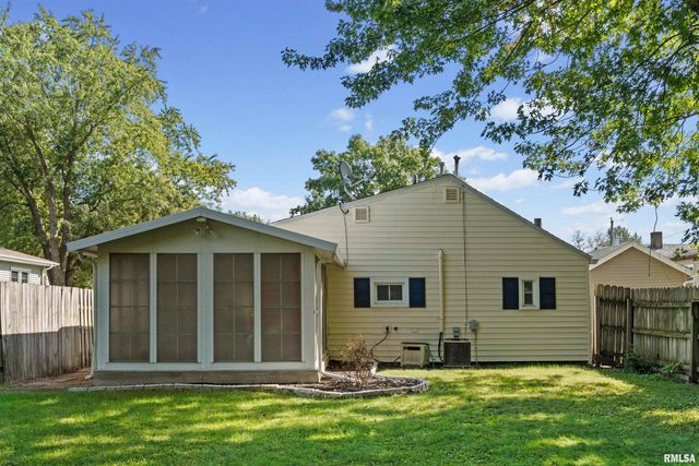 1501 43RD Street, Moline, IL 61265