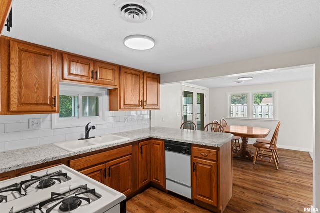 1501 43RD Street, Moline, IL 61265