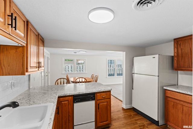 1501 43RD Street, Moline, IL 61265