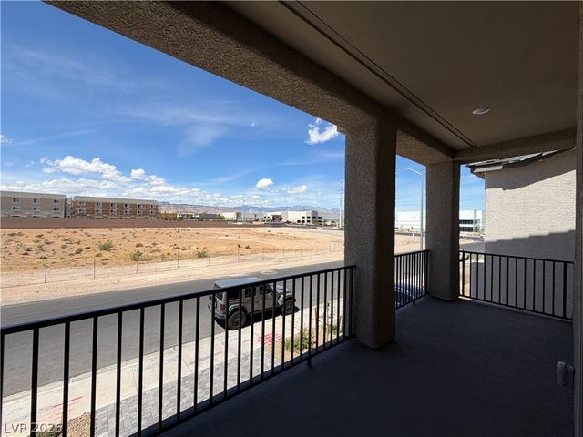 7346 Pioneer Way, Las Vegas, NV 89113