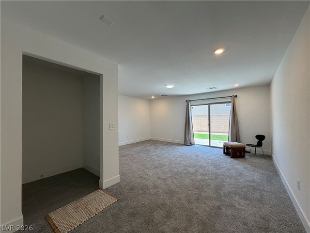 7346 Pioneer Way, Las Vegas, NV 89113