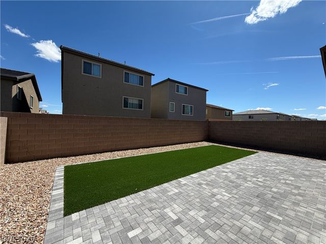 7346 Pioneer Way, Las Vegas, NV 89113