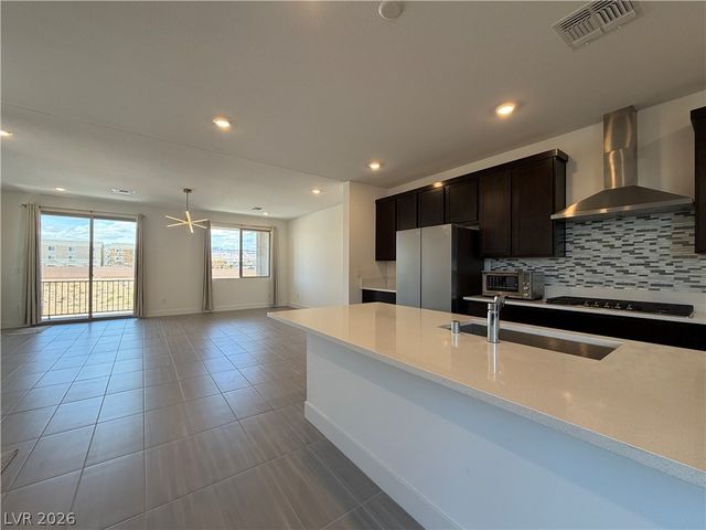 7346 Pioneer Way, Las Vegas, NV 89113