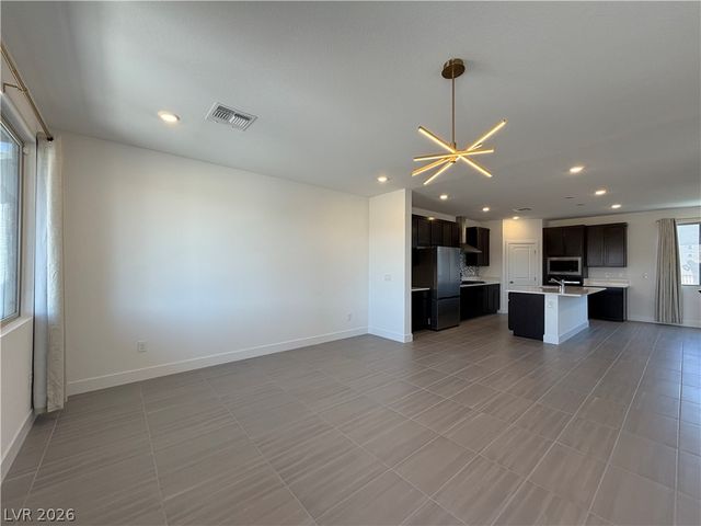 7346 Pioneer Way, Las Vegas, NV 89113