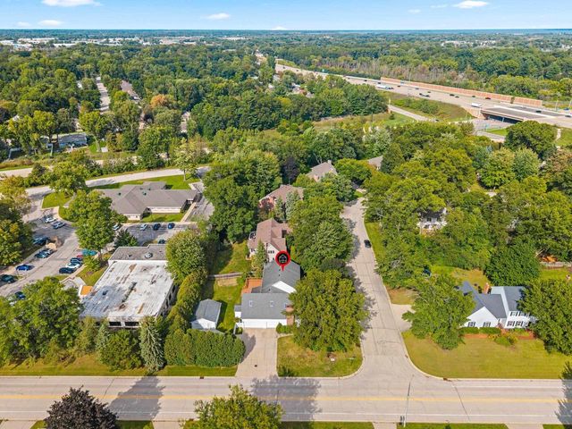 1498 PARKWAY DRIVE, Green Bay, WI 54304