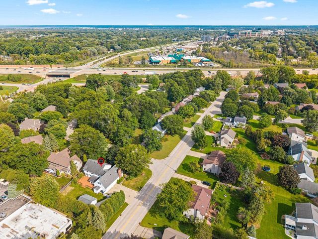 1498 PARKWAY DRIVE, Green Bay, WI 54304