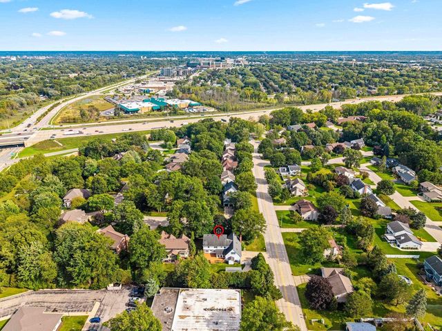 1498 PARKWAY DRIVE, Green Bay, WI 54304