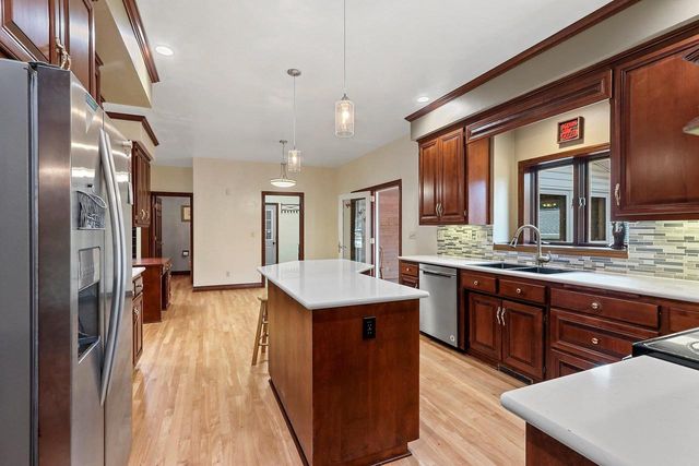 1498 PARKWAY DRIVE, Green Bay, WI 54304