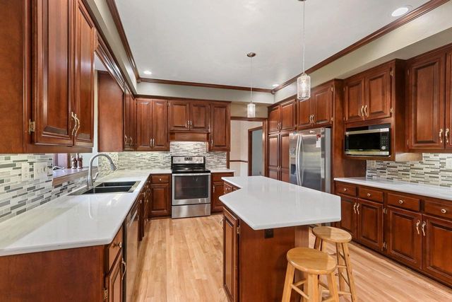 1498 PARKWAY DRIVE, Green Bay, WI 54304
