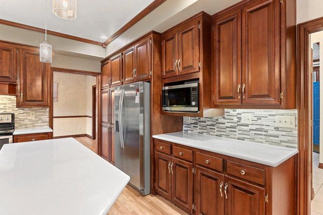 1498 PARKWAY DRIVE, Green Bay, WI 54304