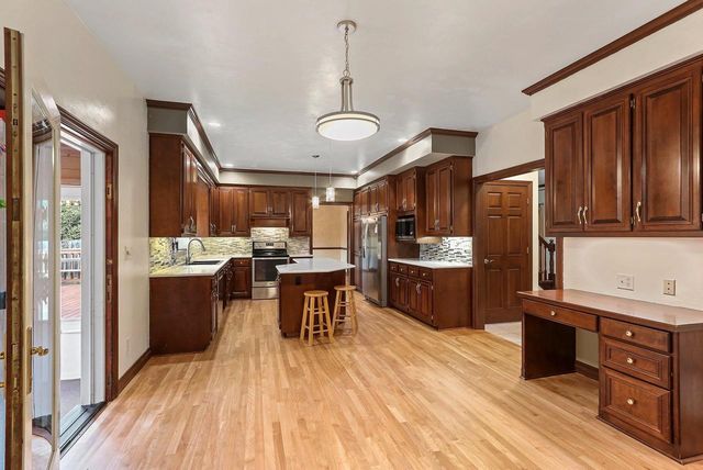1498 PARKWAY DRIVE, Green Bay, WI 54304