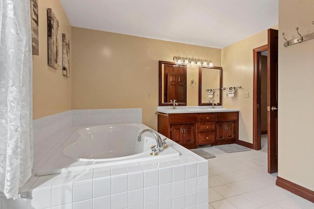 1498 PARKWAY DRIVE, Green Bay, WI 54304