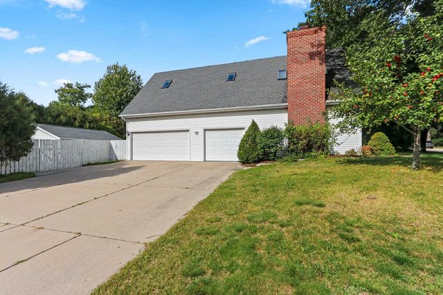 1498 PARKWAY DRIVE, Green Bay, WI 54304