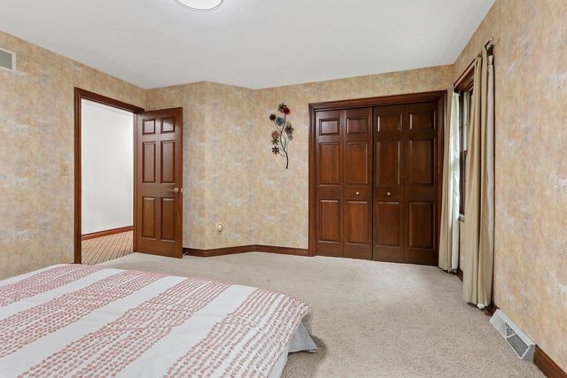 1498 PARKWAY DRIVE, Green Bay, WI 54304