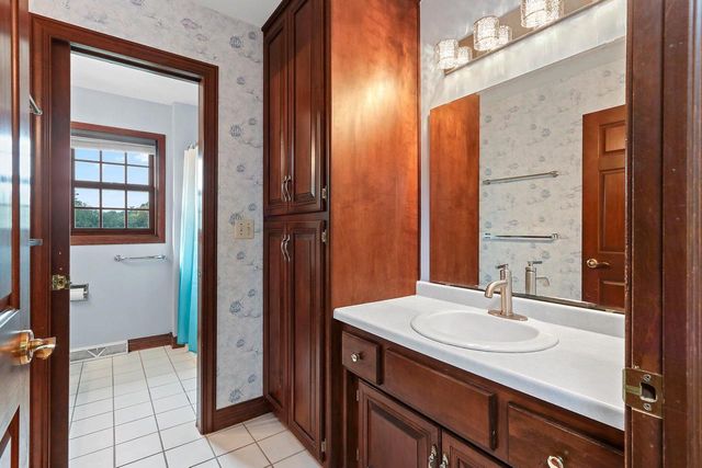 1498 PARKWAY DRIVE, Green Bay, WI 54304