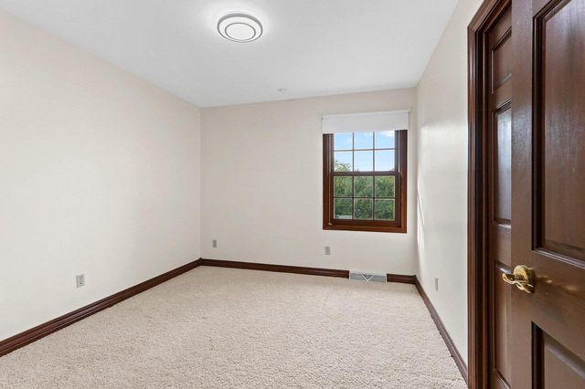 1498 PARKWAY DRIVE, Green Bay, WI 54304