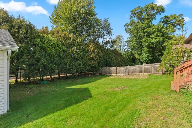 1498 PARKWAY DRIVE, Green Bay, WI 54304