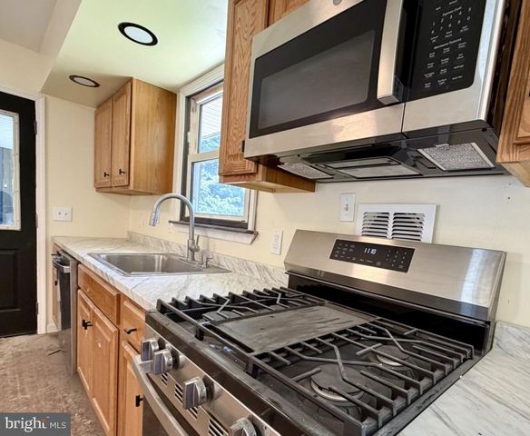 322 NICHOLSON RD, Mount Ephraim, NJ 08059