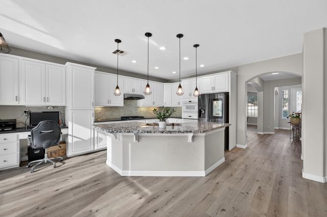 9479 Winding River Way, Elk Grove, CA 95624