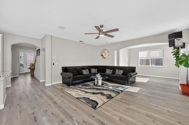 9479 Winding River Way, Elk Grove, CA 95624