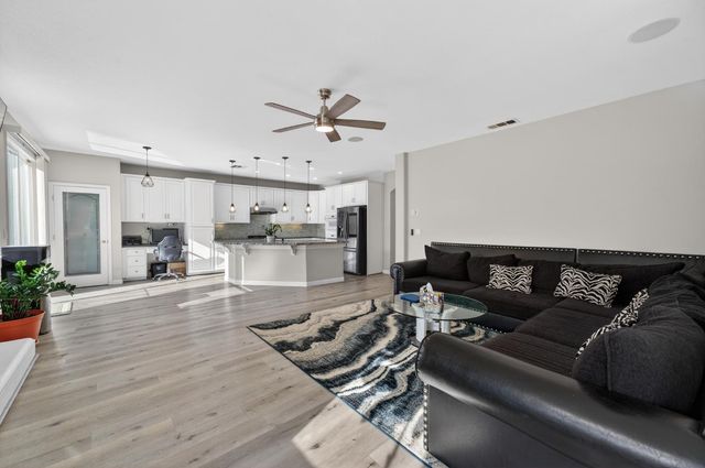 9479 Winding River Way, Elk Grove, CA 95624