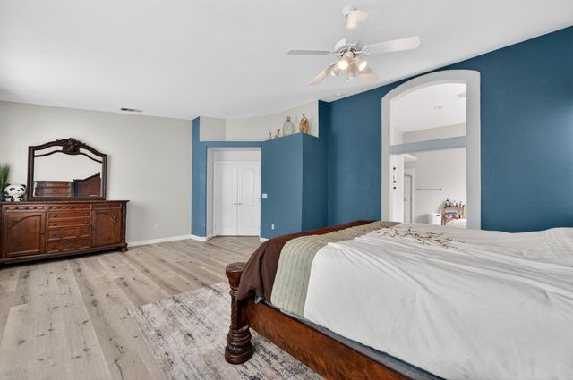 9479 Winding River Way, Elk Grove, CA 95624